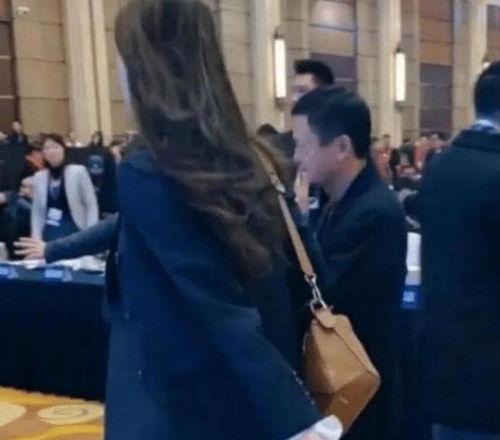 美女保镖吃瓜视频,视频曝光幕后真相！