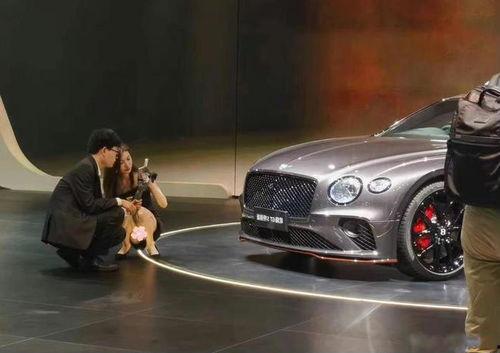 女销售宾利吃瓜视频,吃瓜视频引发网友热议